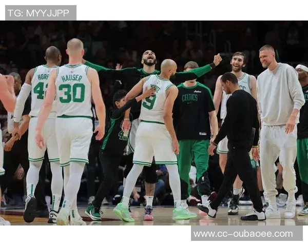 西蒙斯谈加盟开拓者与绿军的角色差异强调需适应新环境找到个人节奏